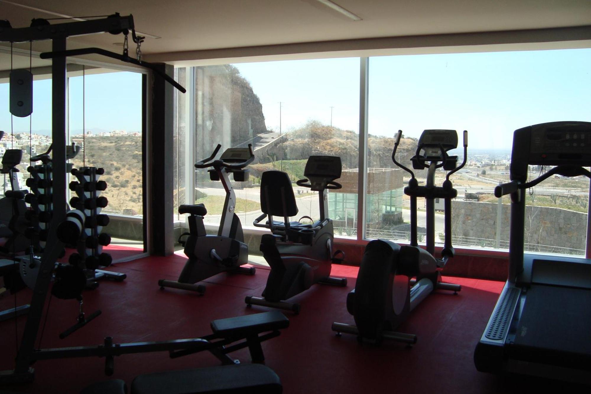 Casa Inn Premium Hotel Queretaro Miranda Exterior foto A gym in Athens, Greece